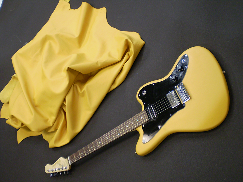 Omklädd gitarr